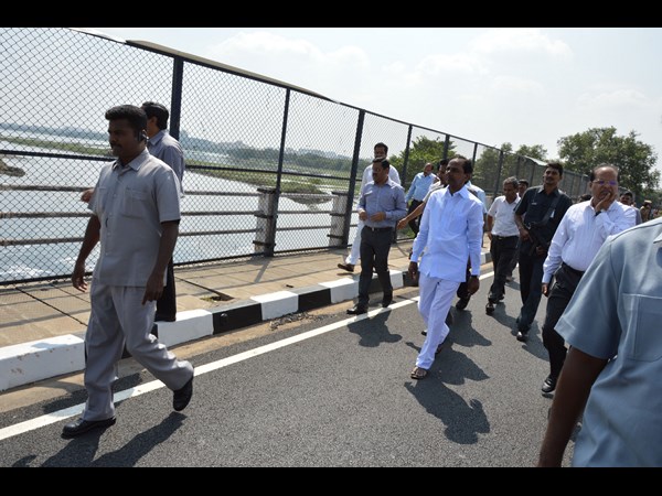 మంచినీరు పంపి..