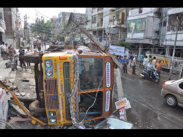 కోలుకుంటున్న విశాఖ
