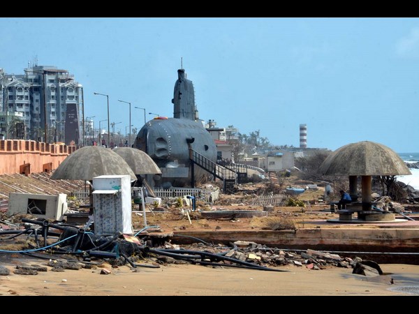 కోలుకుంటున్న విశాఖ