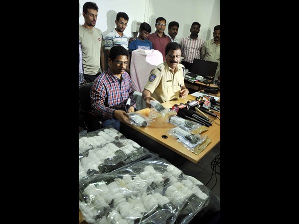 ముగ్గురి పట్టివేత