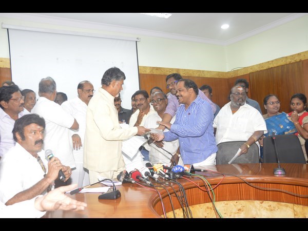 బాబుతో బాలకృష్ణ