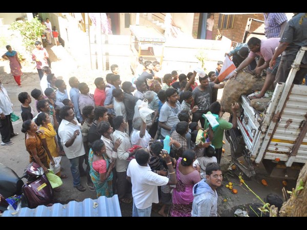 విశాఖవాసుల పాట్లు