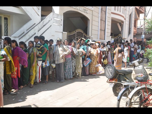 విశాఖవాసుల పాట్లు