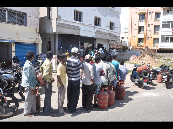 విశాఖవాసుల పాట్లు