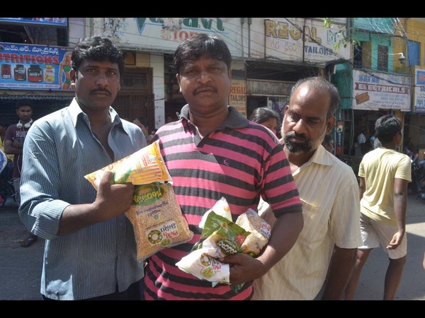 పరిశీలిస్తున్న బాలకృష్ణ