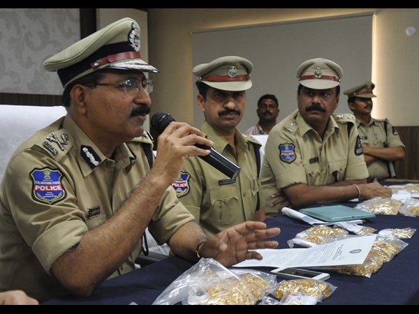 బంగారం దొంగల పట్టివేత