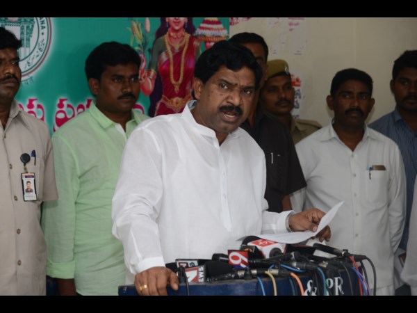 దిగిరాని జూడాలు: రాజయ్య అనుమానాలు