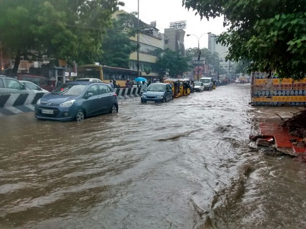  వర్షంలో తడిచి ముద్దైన చెన్నై నగరం 