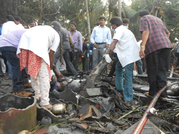 బాణసంచా పేలుడు ఘటన చెల్లా చెదురుగా మృతదేహాలు