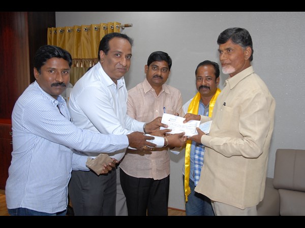 చంద్రబాబుకు చెక్కు