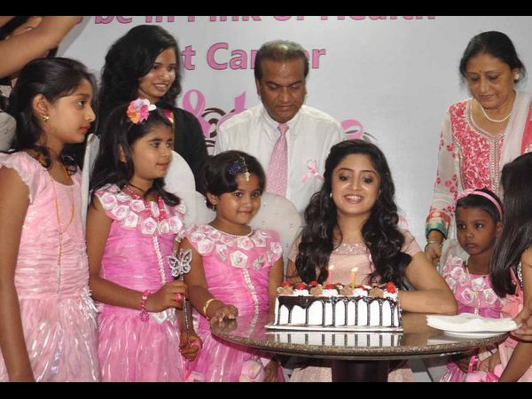  బ్రెస్ట్ క్యాన్సర్: గులాబి డ్రస్సులో నటి పూనం కౌర్