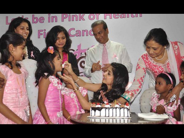  బ్రెస్ట్ క్యాన్సర్: గులాబి డ్రస్సులో నటి పూనం కౌర్