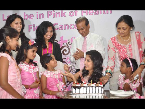 బ్రెస్ట్ క్యాన్సర్: గులాబి డ్రస్సులో నటి పూనం కౌర్
