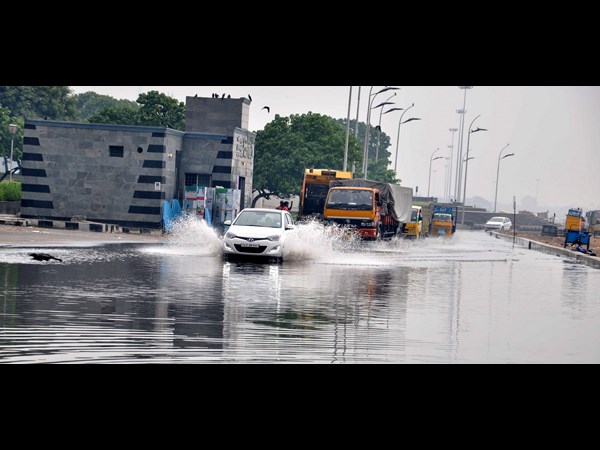  భారీ వర్షం తర్వాత మెరీనా బీచ్ అందాలు