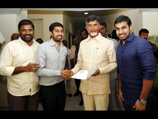 హుధూద్ తుఫాన్ బాధితుల సహాయార్ధం మేము సైతం హుధూద్ తుఫాన్ బాధితుల సహాయార్ధం మేము సైతం