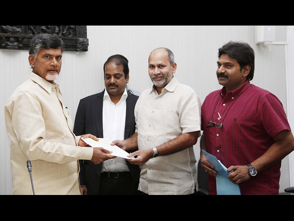హుధూద్ తుఫాన్ బాధితుల సహాయార్ధం మేము సైతం హుధూద్ తుఫాన్ బాధితుల సహాయార్ధం మేము సైతం