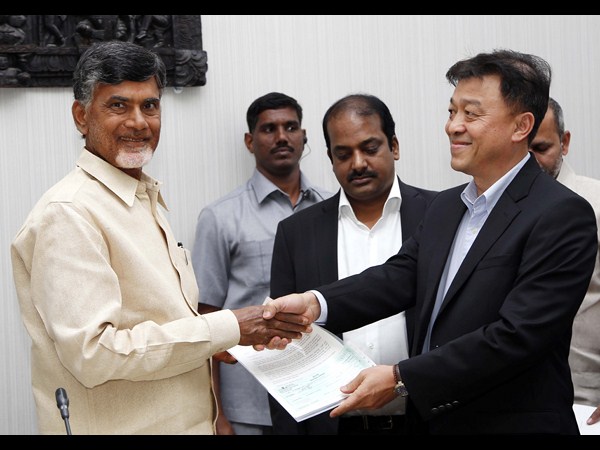 హుధూద్ తుఫాన్ బాధితుల సహాయార్ధం మేము సైతం హుధూద్ తుఫాన్ బాధితుల సహాయార్ధం మేము సైతం