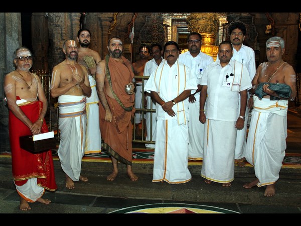  శ్రీవారి సన్నిధిలో జూనియర్ కంచి పీఠాధిపతి