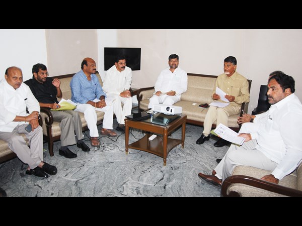 రైతు ఆత్మహత్యలపై చర్చ