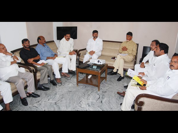 తుఫాను మృతుల కుటుంబాలకు సంతాపం
