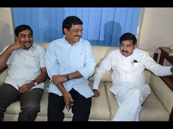 ఏపి, టి మంత్రుల భేటీ