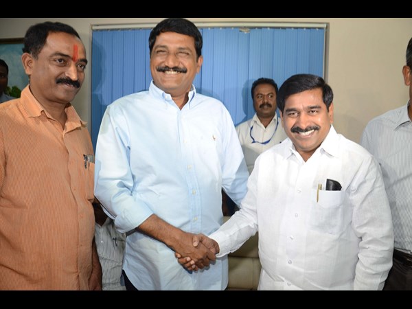 ఏపి, టి మంత్రుల భేటీ