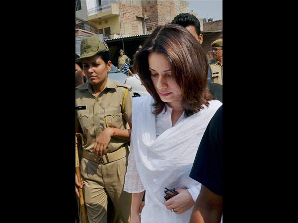  జోధ్‌పూర్ కోర్టులో టబు, సోనాలీ బింద్రే