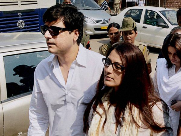  జోధ్‌పూర్ కోర్టులో టబు, సోనాలీ బింద్రే