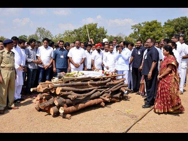 బోవెరా అంత్యక్రియలు