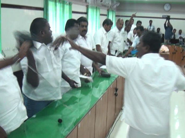  అన్నాడీఎంకే వర్సెస్ డీఎంకే