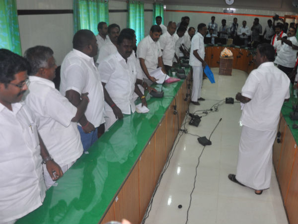  అన్నాడీఎంకే వర్సెస్ డీఎంకే