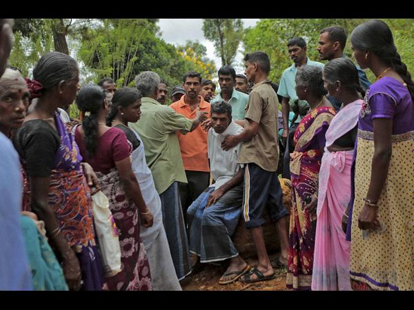 భారీ వర్షాలు: లంకలో 200 మంది సజీవ సమాధి