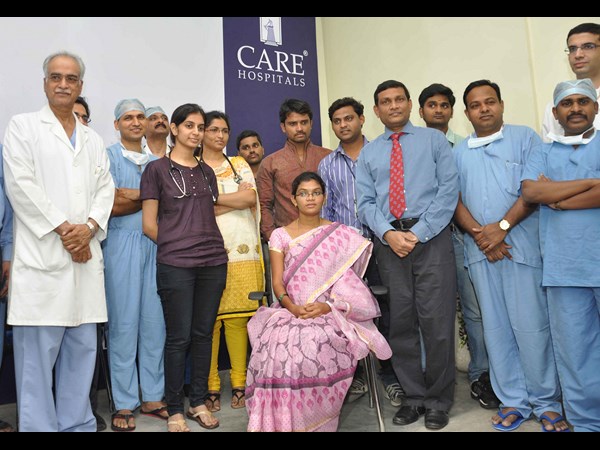 కేర్ ఆస్పత్రి వైద్య బృందంతో..