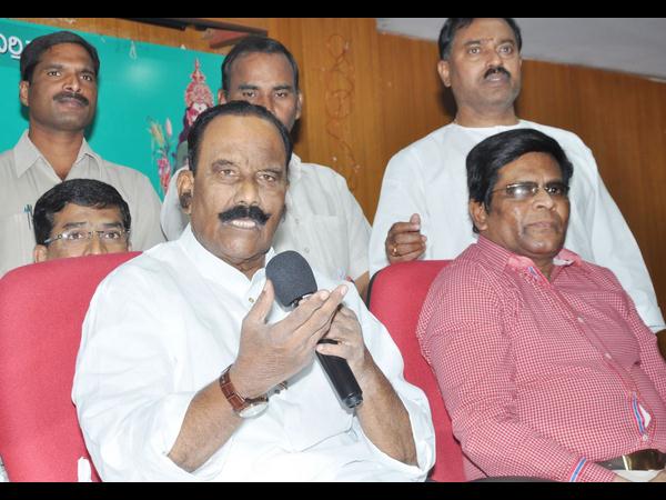 బుడ్డర్‌కాన్లు ఎగురుతున్నారు..
