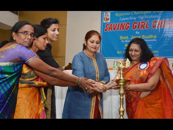 ఆడపిల్లంటే చిన్నచూపు: జయసుధ 