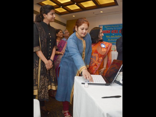 ఆడపిల్లంటే చిన్నచూపు: జయసుధ 