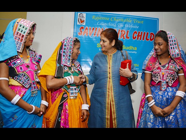  ఆడపిల్లంటే చిన్నచూపు: జయసుధ 