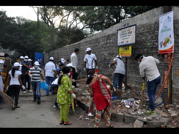 చీపురు పట్టిన అపోలో వైద్యులు, ఉద్యోగులు