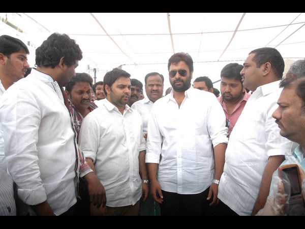  స్వచ్ఛ భారత్ కార్యక్రమంలో పాల్గొన్న నారా రోహిత్