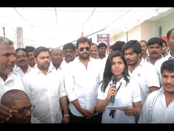 స్వచ్ఛ భారత్ కార్యక్రమంలో పాల్గొన్న నారా రోహిత్