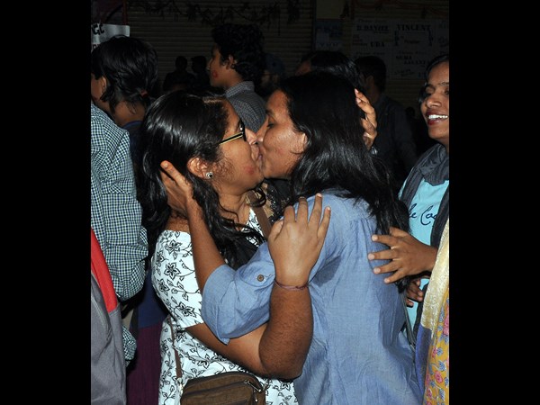 కిస్ ఆఫ్ లవ్