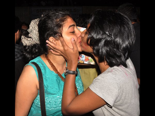 కిస్ ఆఫ్ లవ్