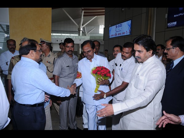 ఛత్తీస్‌గఢ్‌లో కేసీఆర్‌కు స్వాగతం