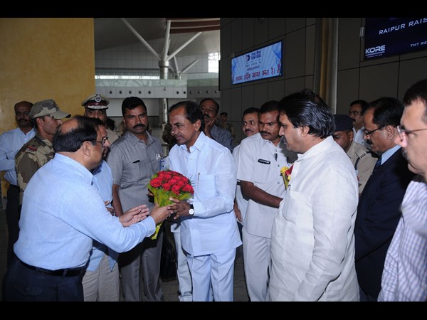 ఛత్తీస్‌గఢ్‌లో కేసీఆర్‌కు స్వాగతం