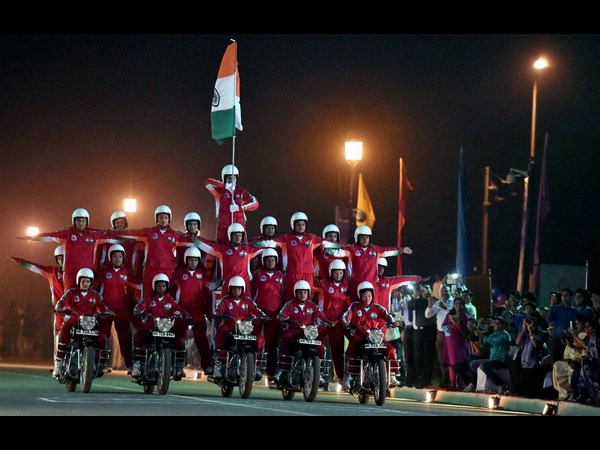 సీఆర్పీఎఫ్ మహిళా సిబ్బంది విన్యాసాలు
