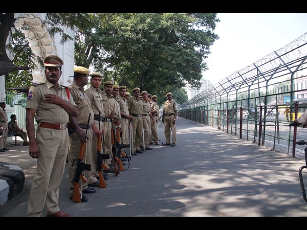 పోలీసు బందోబస్తు