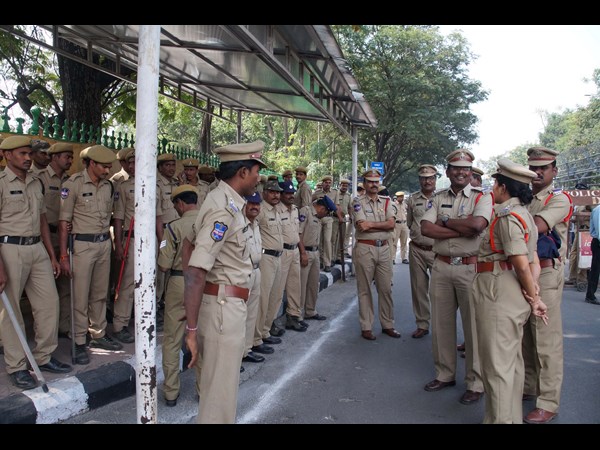 పోలీసు బందోబస్తు