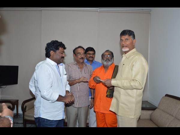 చెక్కులు చెక్కులు