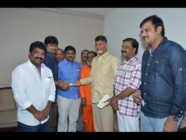 చెక్కులు చెక్కులు