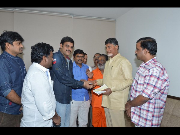 చెక్కులు చెక్కులు